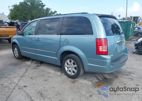 2010 Chrysler Town & Country Touring из США, поврежденный, VIN 2A4RR5D13AR479240